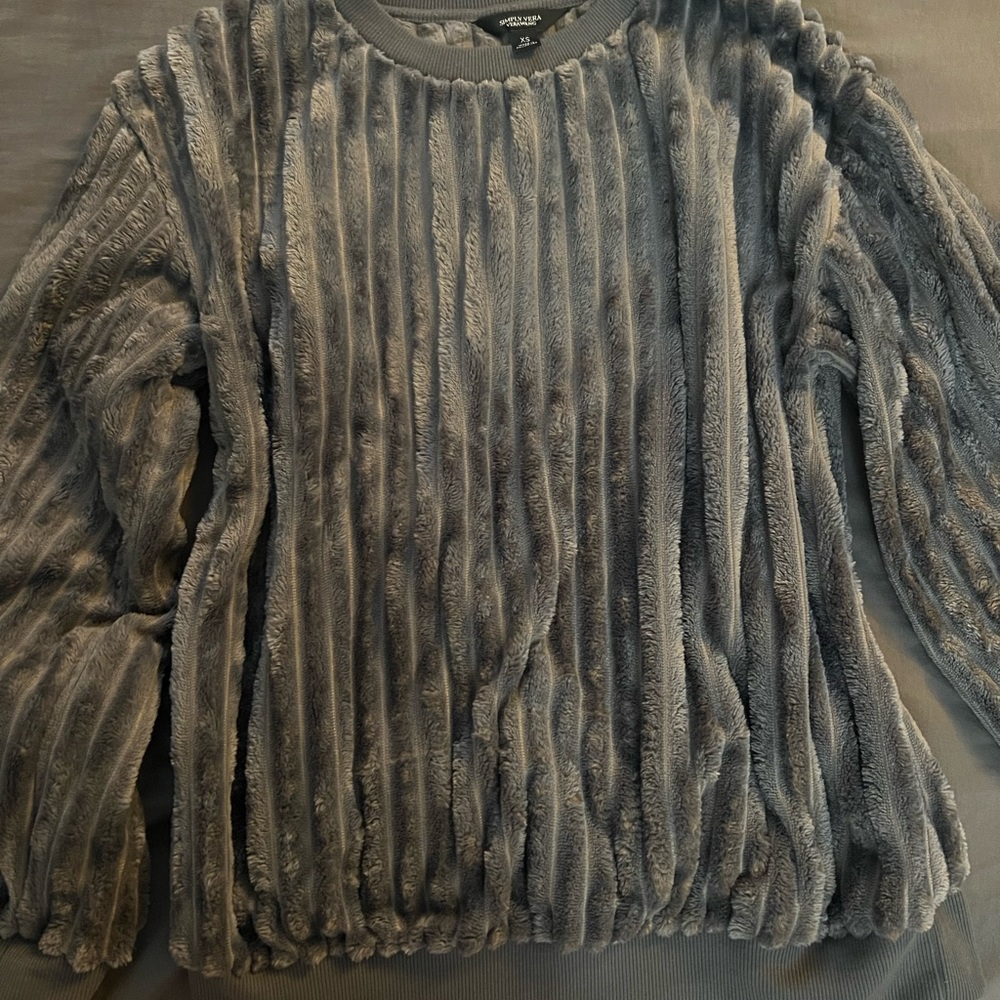 🥰 Simply Vera Wang Faux Fur Sweater in XS